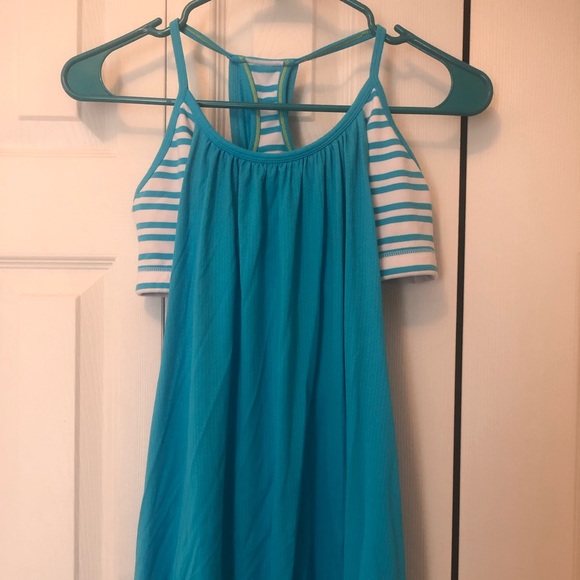 Size 6 lululemon workout top. Blue gold condition - Picture 2 of 2